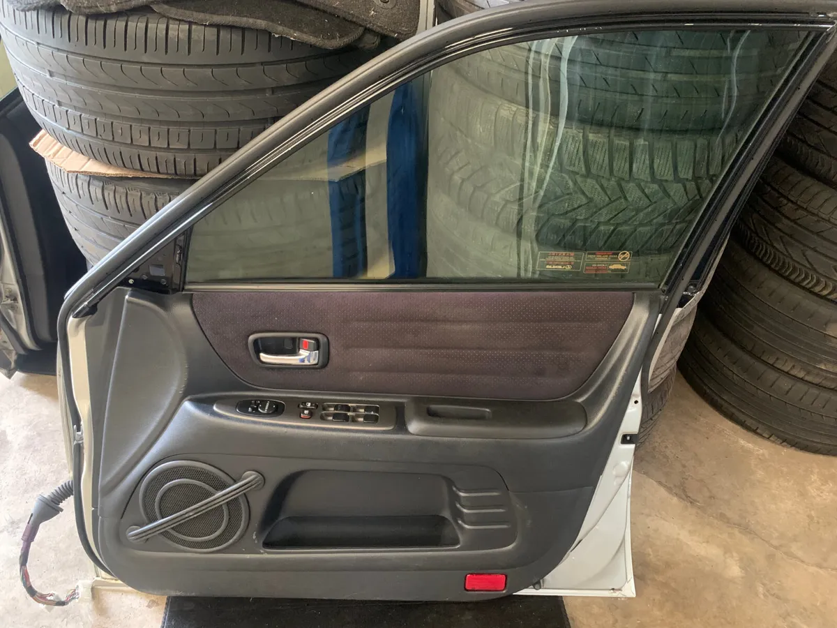LEXUS IS200 DOORS - Image 4