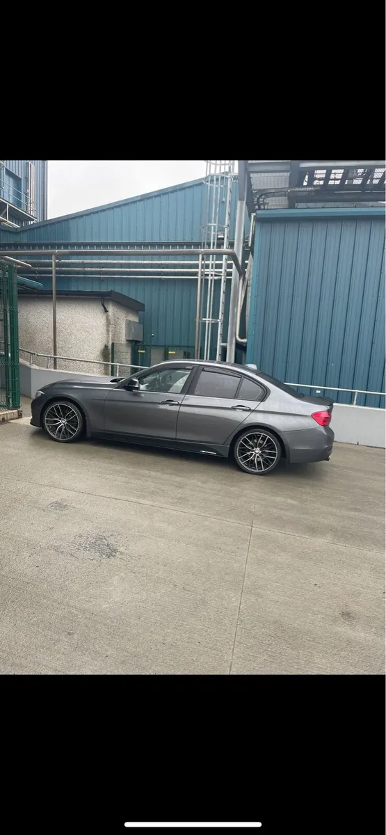 BMW 3 Series - Image 4