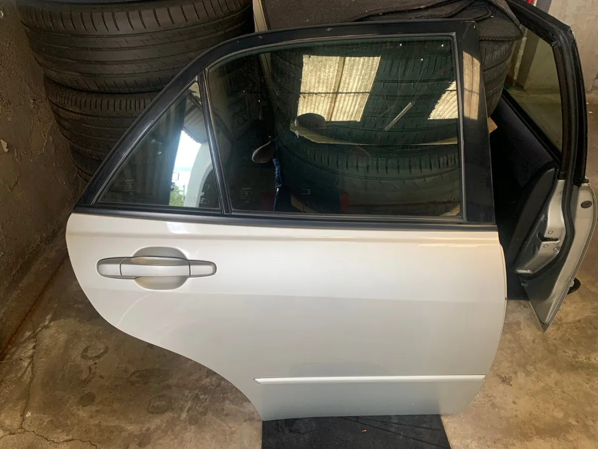 LEXUS IS200 DOORS - Image 1
