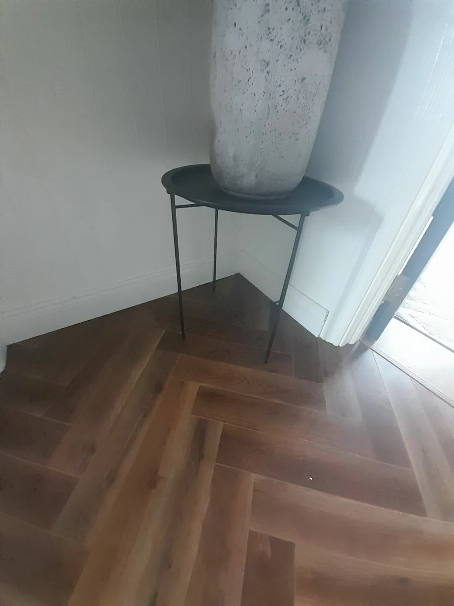 Black side table - Image 1