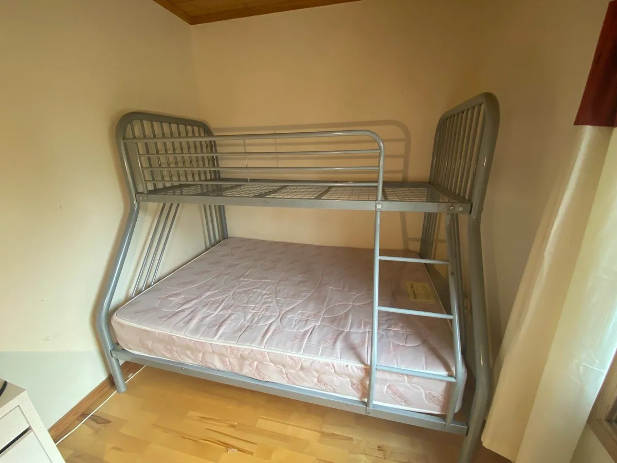 Triple bunk bed - Image 1