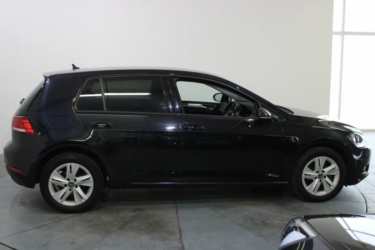 Volkswagen Golf Trendline 1.6 TDI 5DR - Image 4