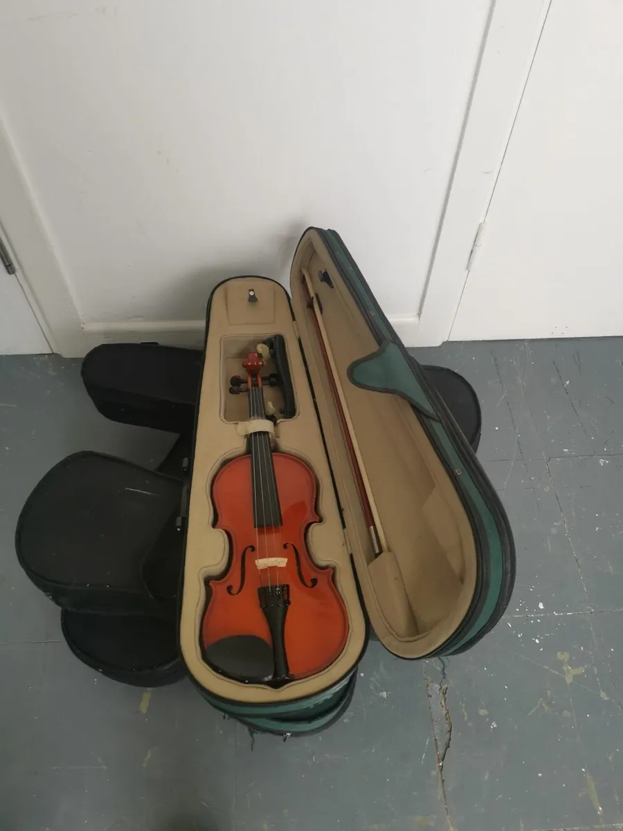 Violin cases  x 8 and 2 violins - Image 1