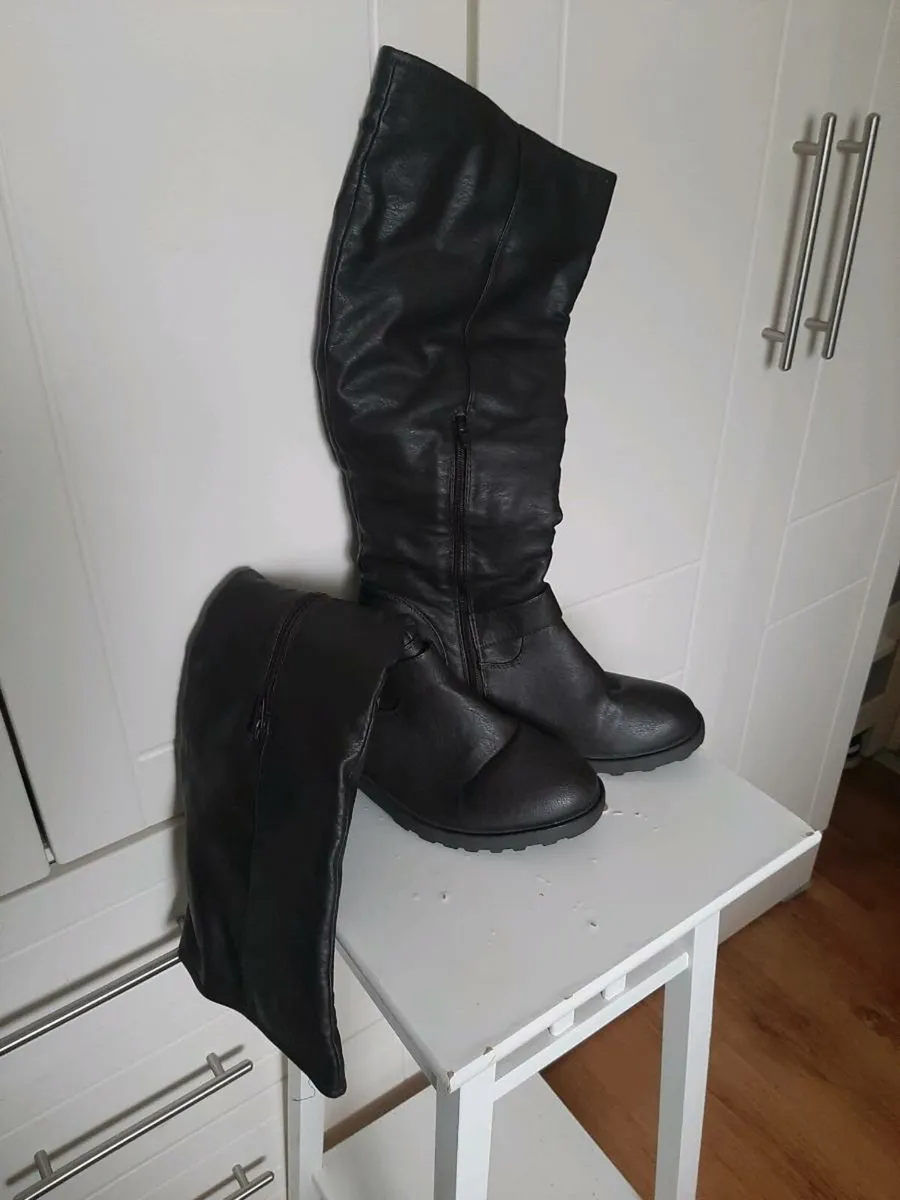 Boots - Image 2