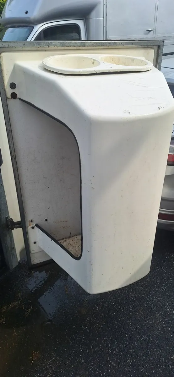 Indespension Horsebox with Side  Ramp & Tack Area - Image 4