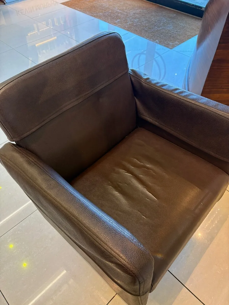 Salon Chairs and Basins all for sale - Image 1
