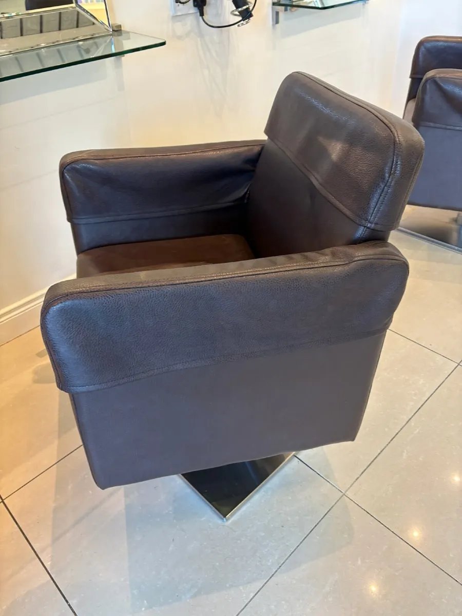 Salon Chairs and Basins all for sale - Image 2