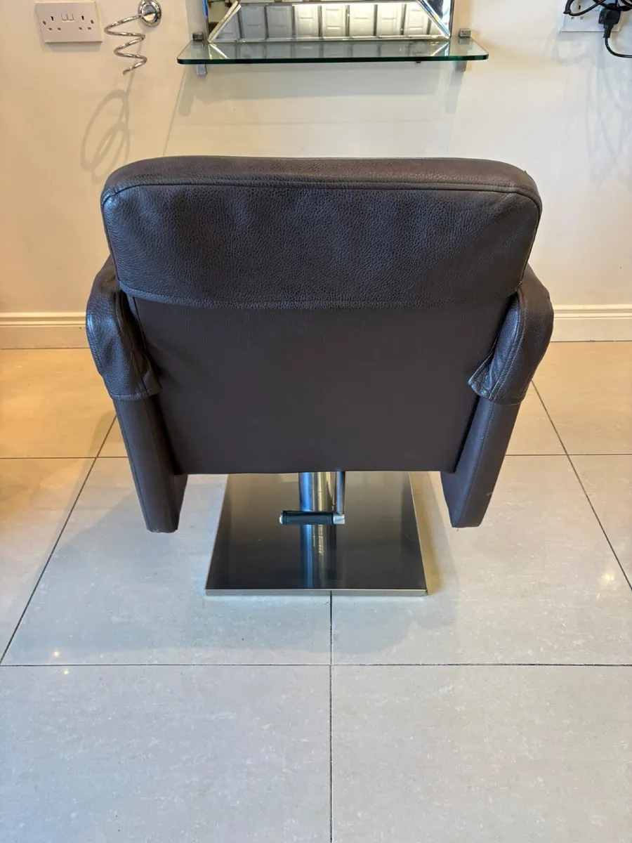 Salon Chairs and Basins all for sale - Image 3