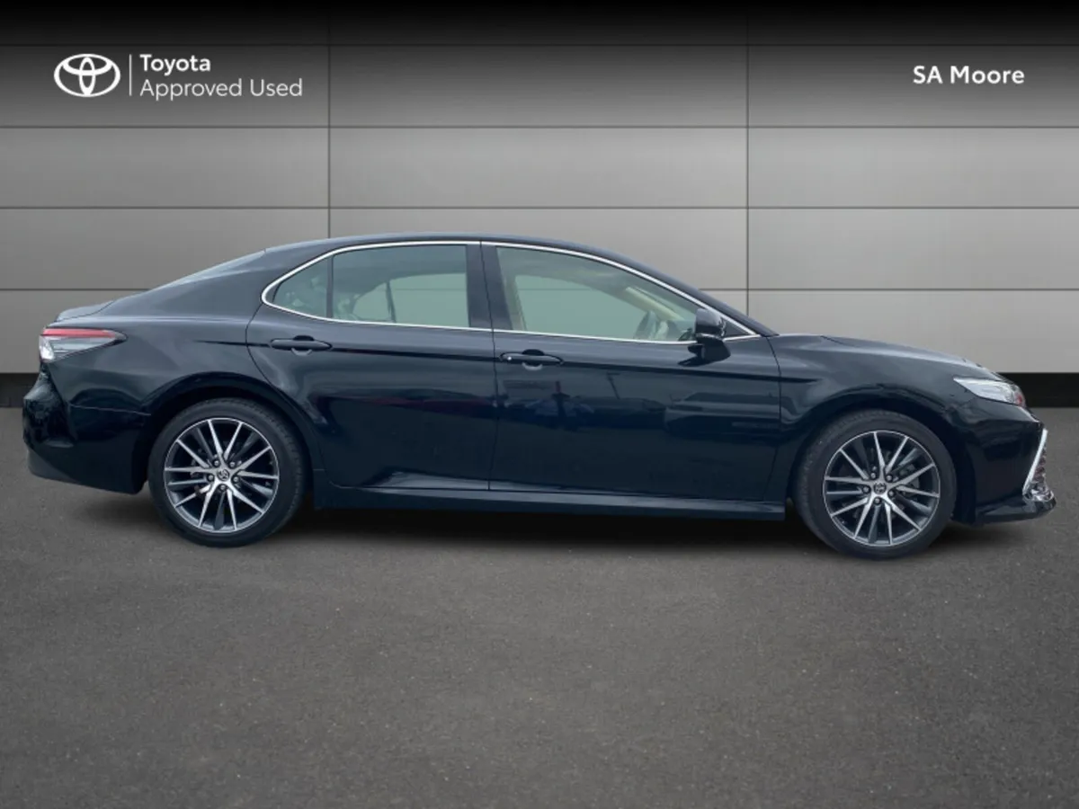 Toyota Camry PLATINUM EDITION - Image 3