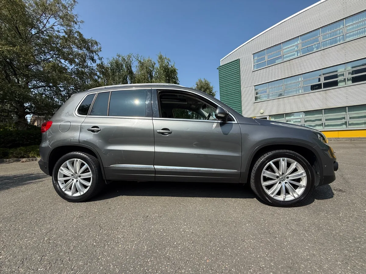 Volkswagen Tiguan 2.0 TDI Soort Pan Roof - Image 3