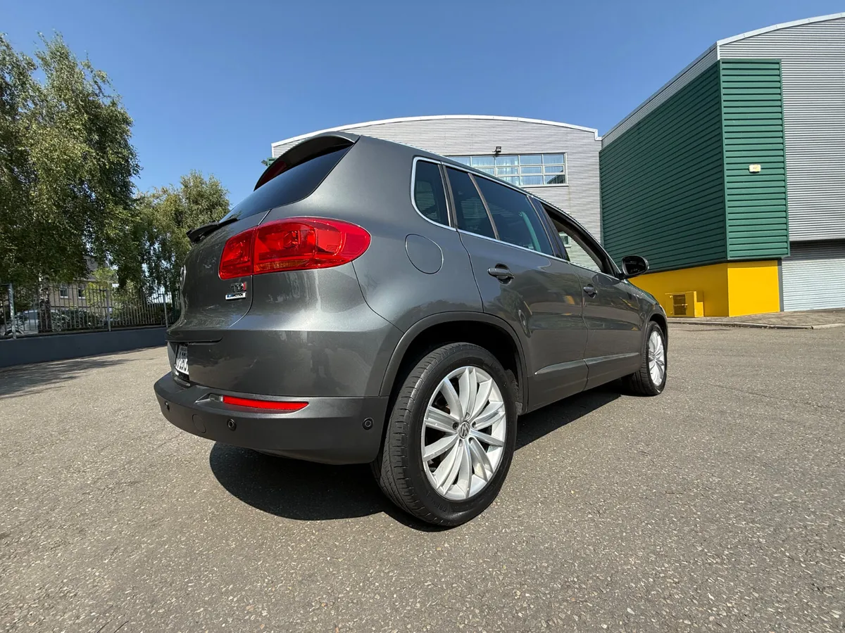 Volkswagen Tiguan 2.0 TDI Soort Pan Roof - Image 4