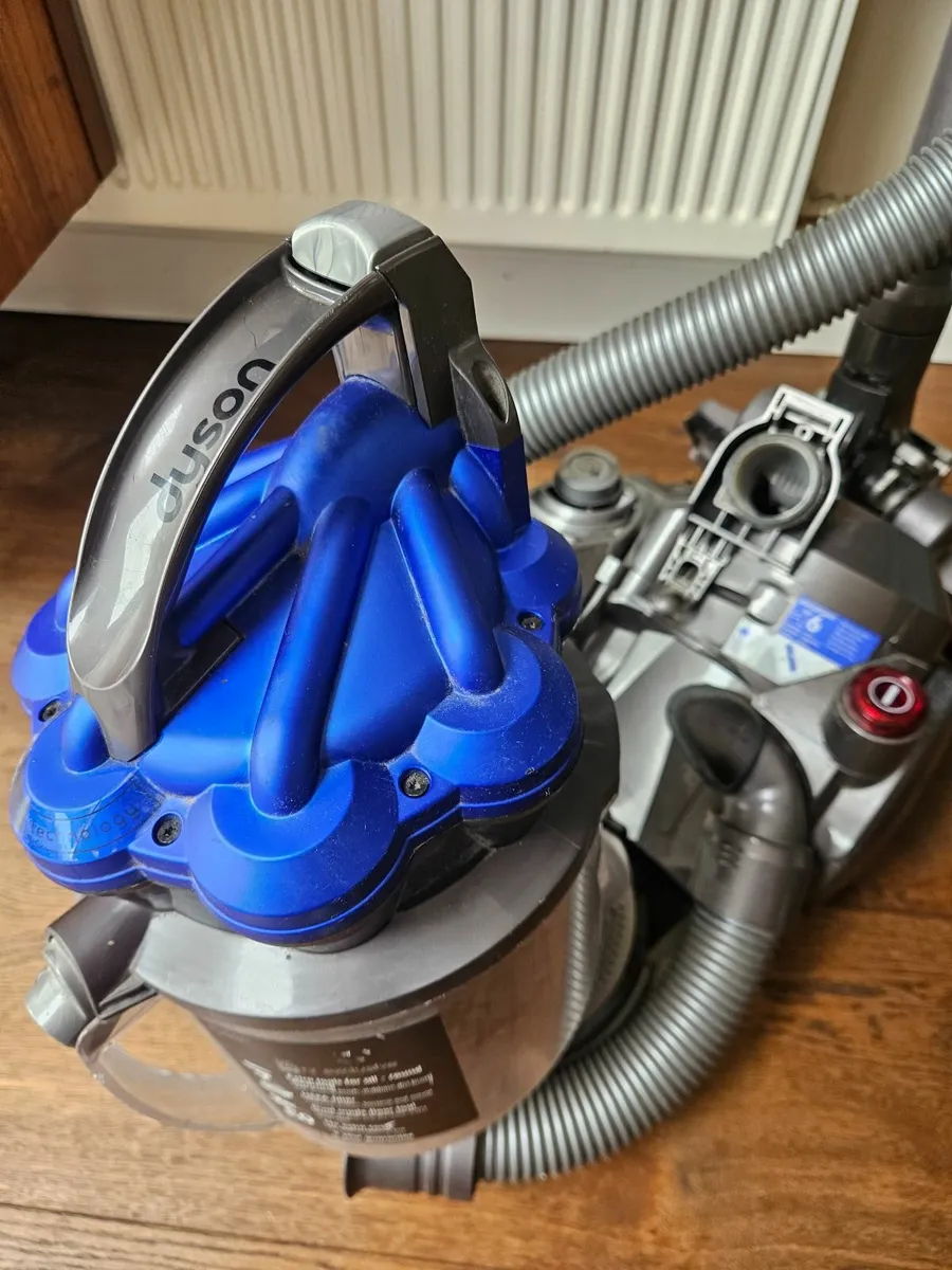 Dyson DC19 T2 vacuum cleaner - Image 2