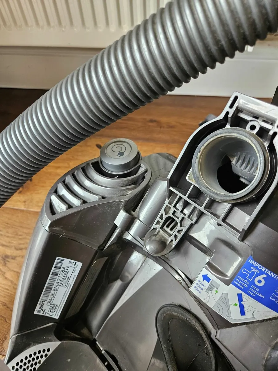 Dyson DC19 T2 vacuum cleaner - Image 3