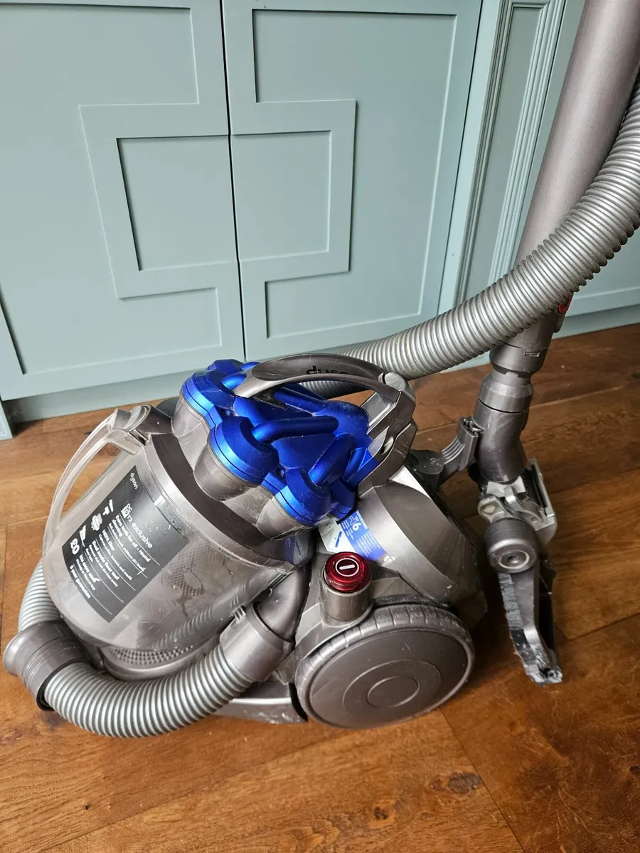 Dyson DC19 T2 vacuum cleaner - Image 1
