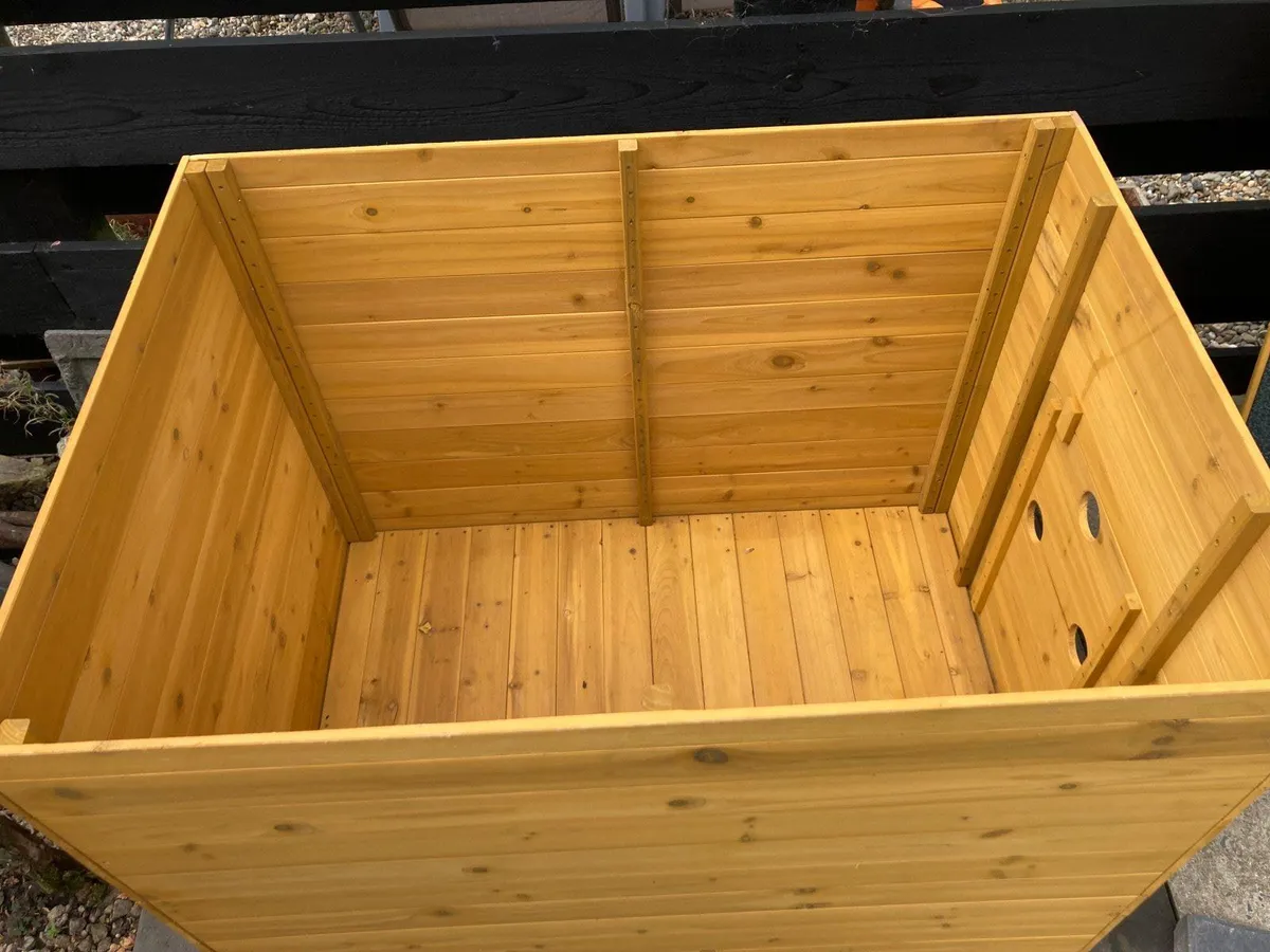 Dog Kennel (2nd hand) - Image 3