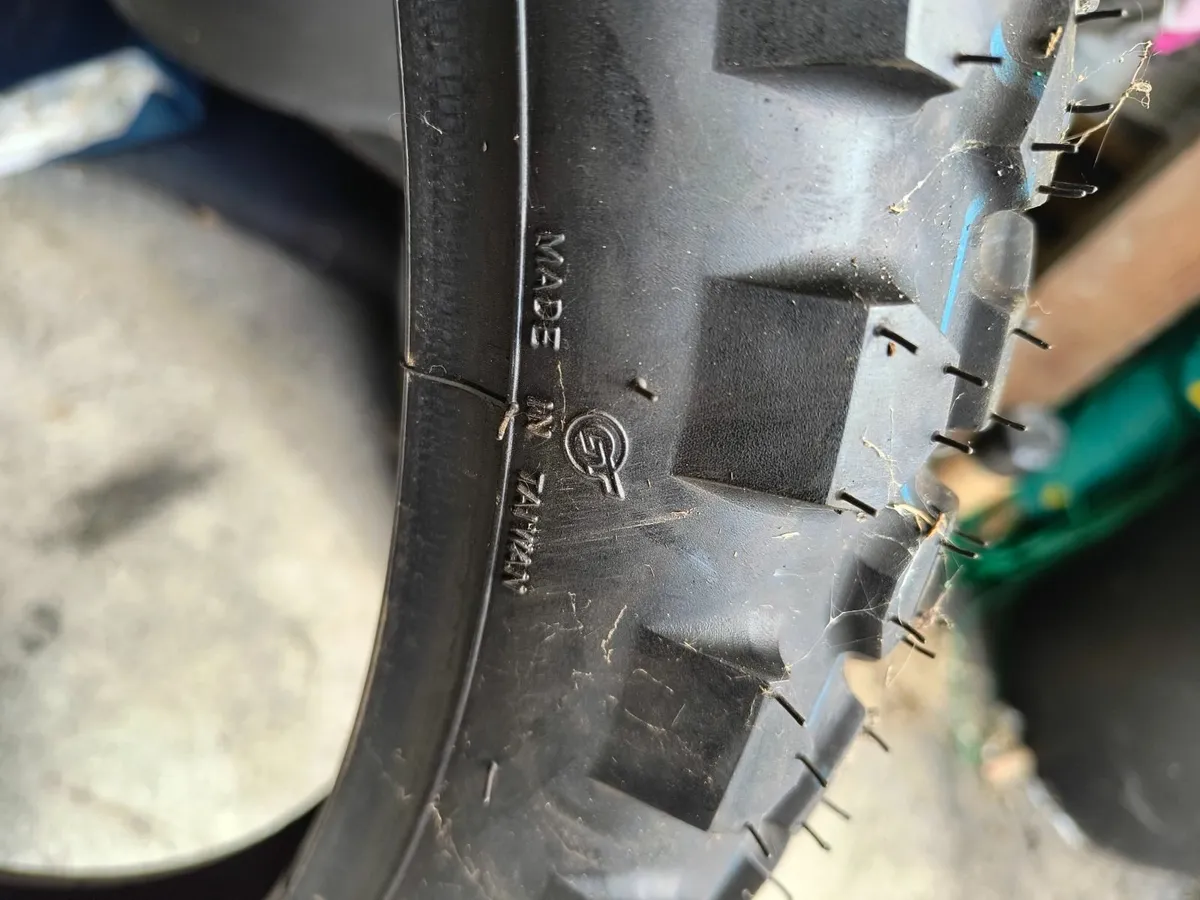 Maxxis motorcycle tyre 90 90 21 - Image 2
