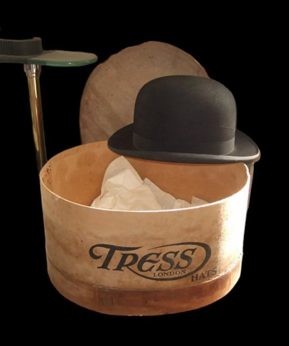 Vintage Bowler Hat and Box with Lid. - Image 4