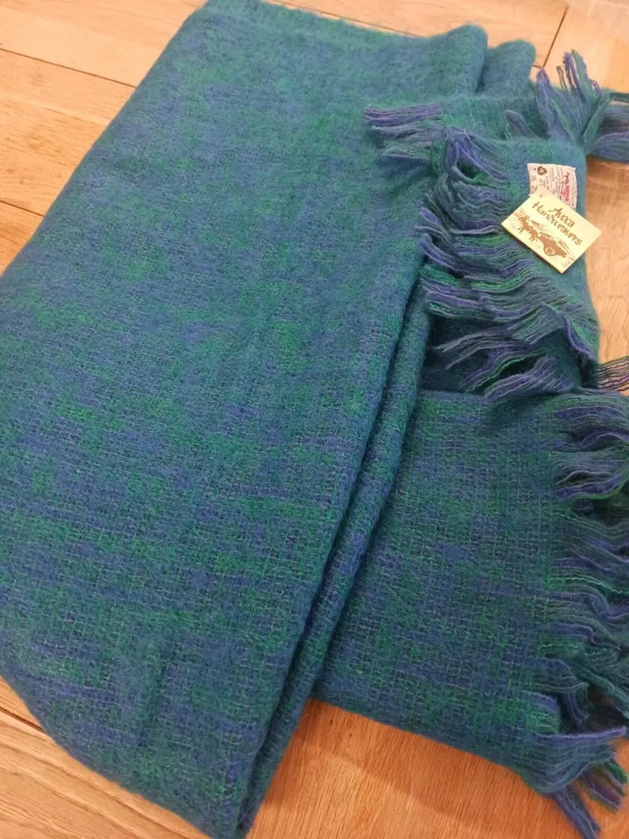 Avoca Handweavers pure woolpile blanket - Image 4
