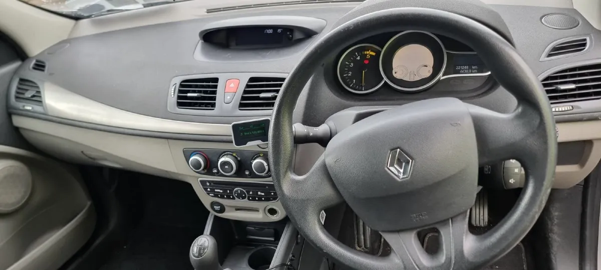 Renault Megane 2011 - Image 2