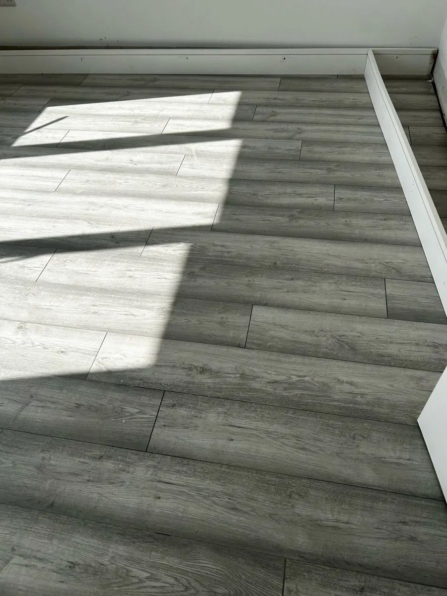 🔥 Grey Oak Laminate Flooring 60m² – €10/m²🔥 - Image 1