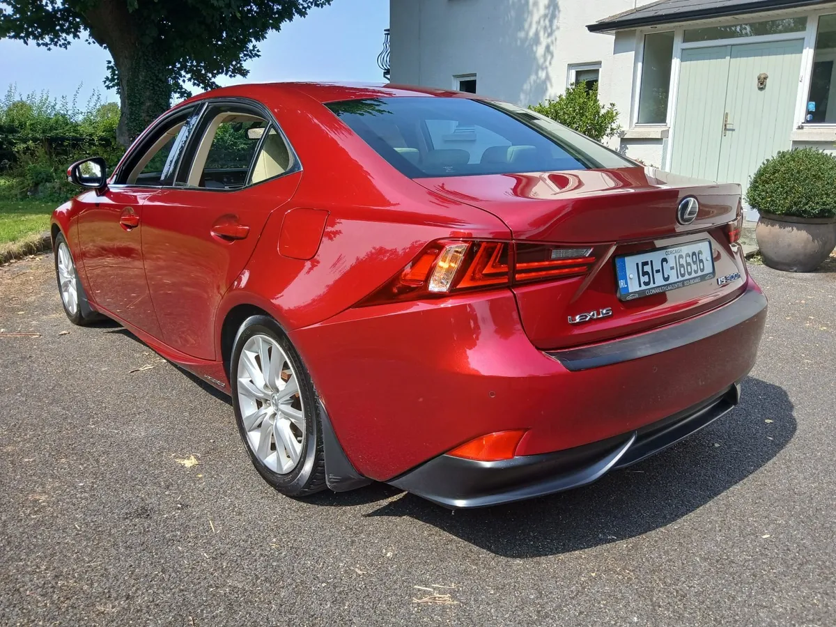 LEXUS IS300H - Image 4