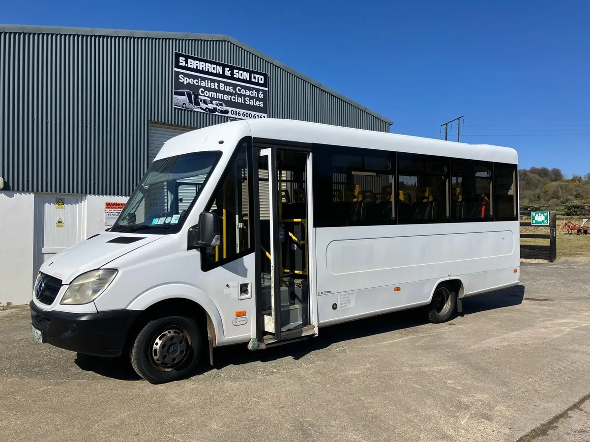 2007 Mercedes sprinter 24 seater bus - Image 2