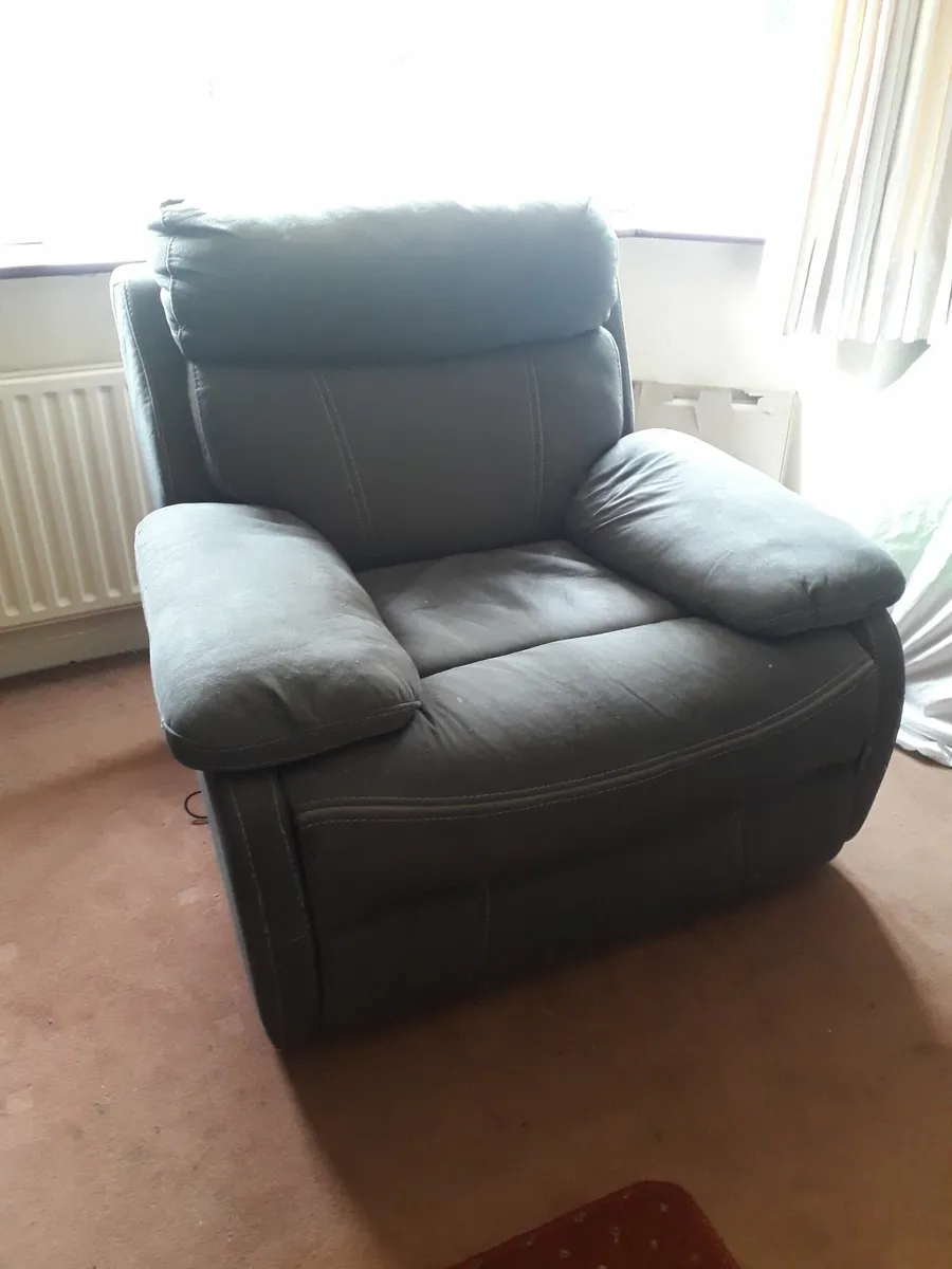 Recliner Chair - Image 1