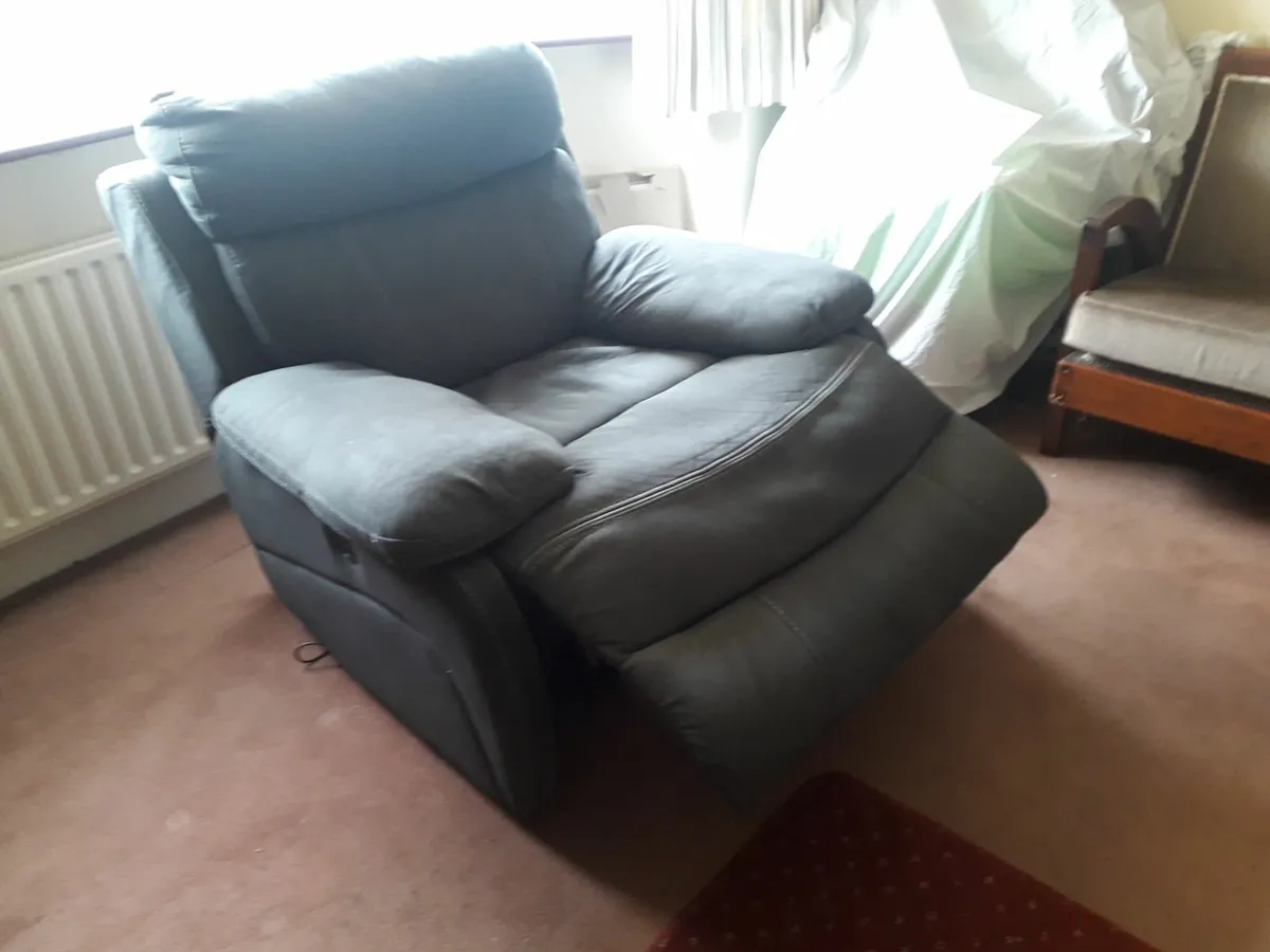 Recliner Chair - Image 3
