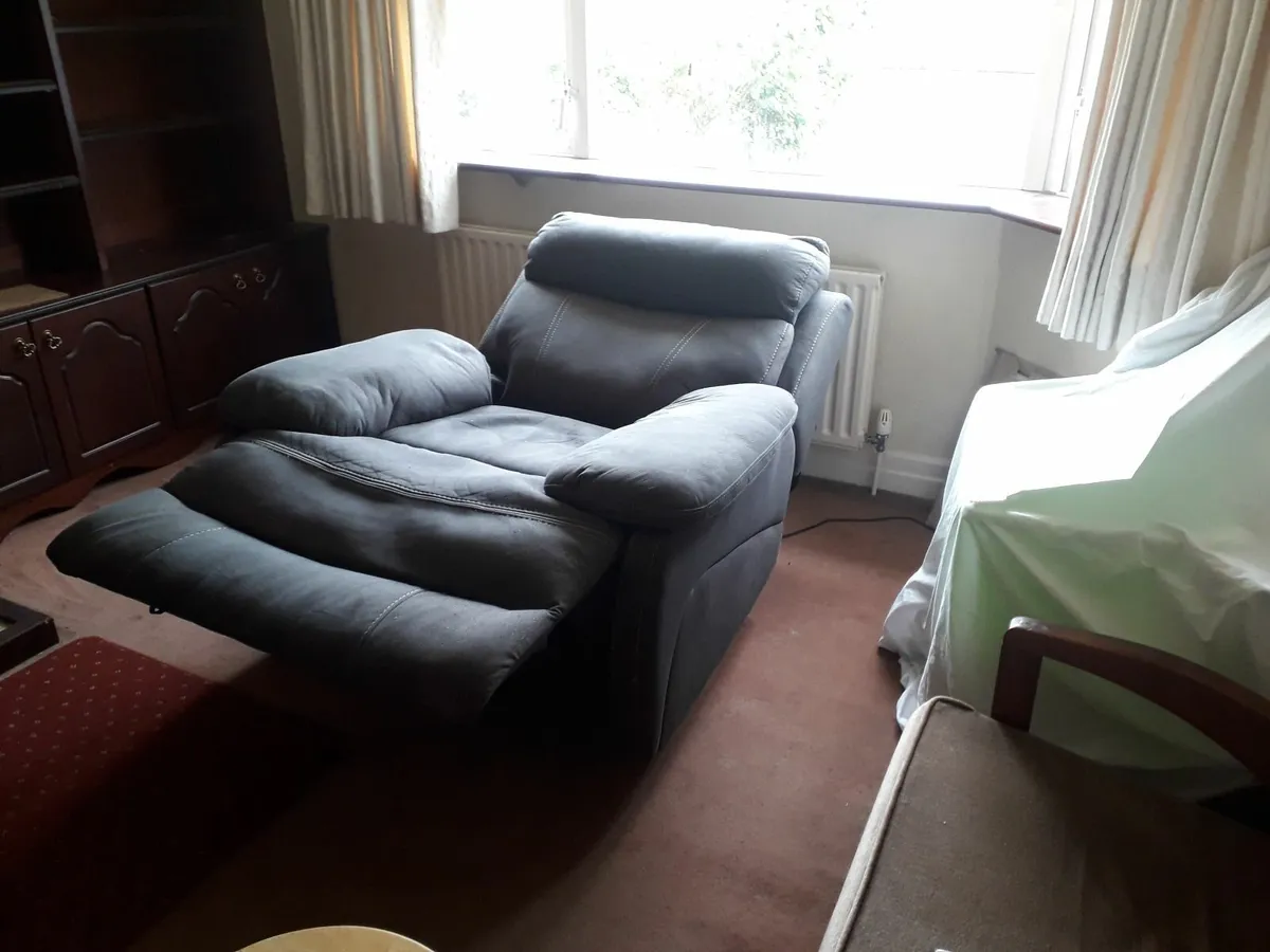 Recliner Chair - Image 4