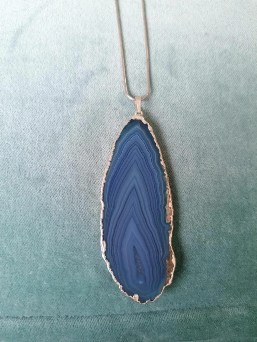 Dragon Vein Agate Pendant on Stg Silver Chain - Image 1