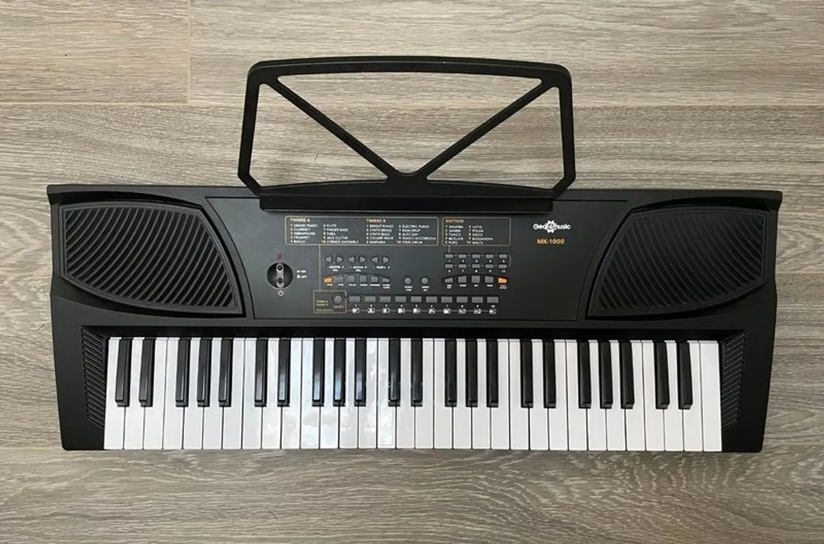 AS NEW Gear4Music Piano Keyboard - Image 1
