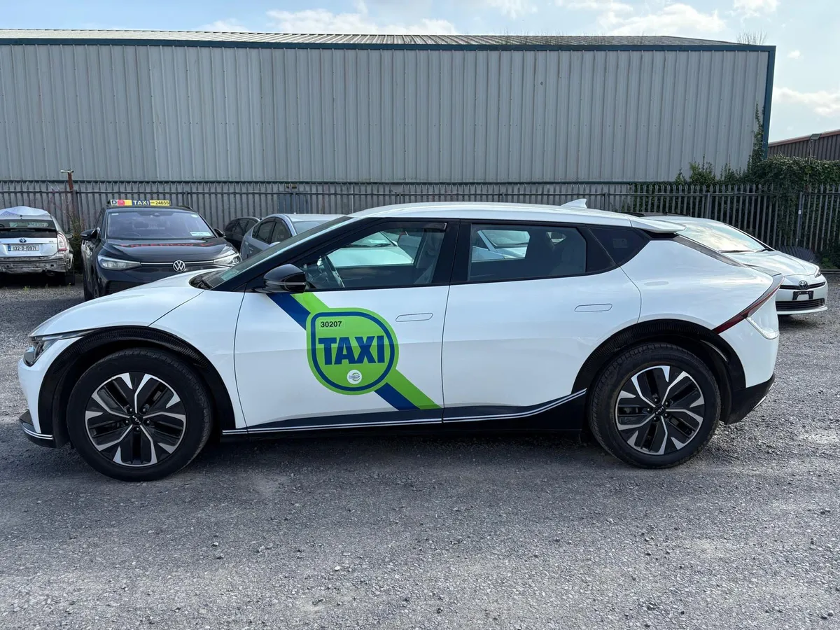 20243 Kia EV6 long range TAXI READY - Image 3