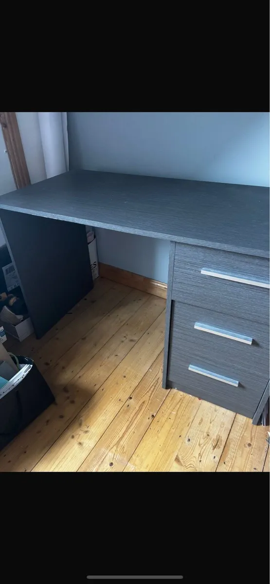 Desk - Image 2