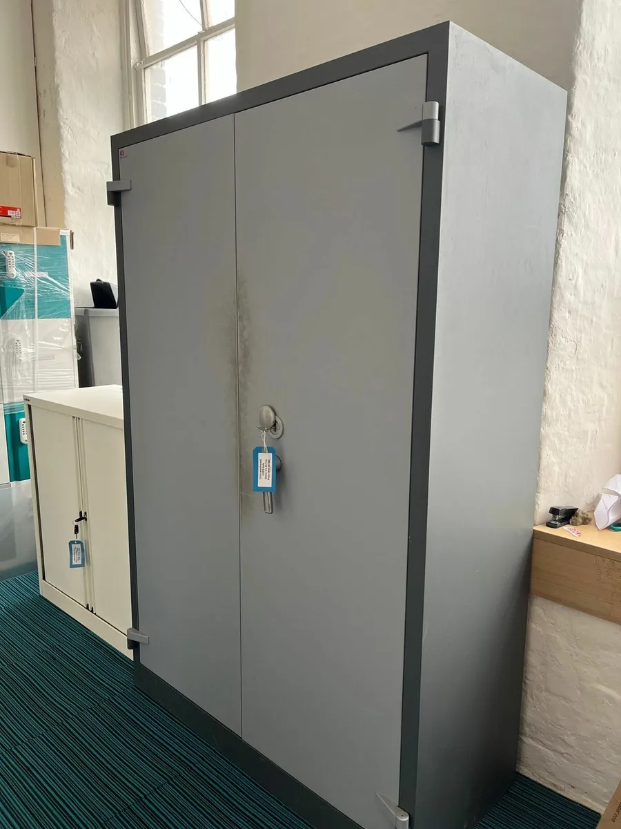 CLEARANCE AND USED STORAGE UNITS - FROM £40.00+VAT - Image 3