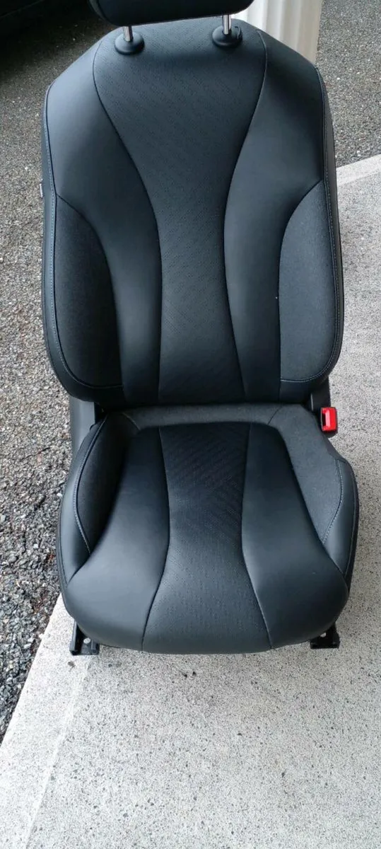 Mg5 driver's seat - Image 2