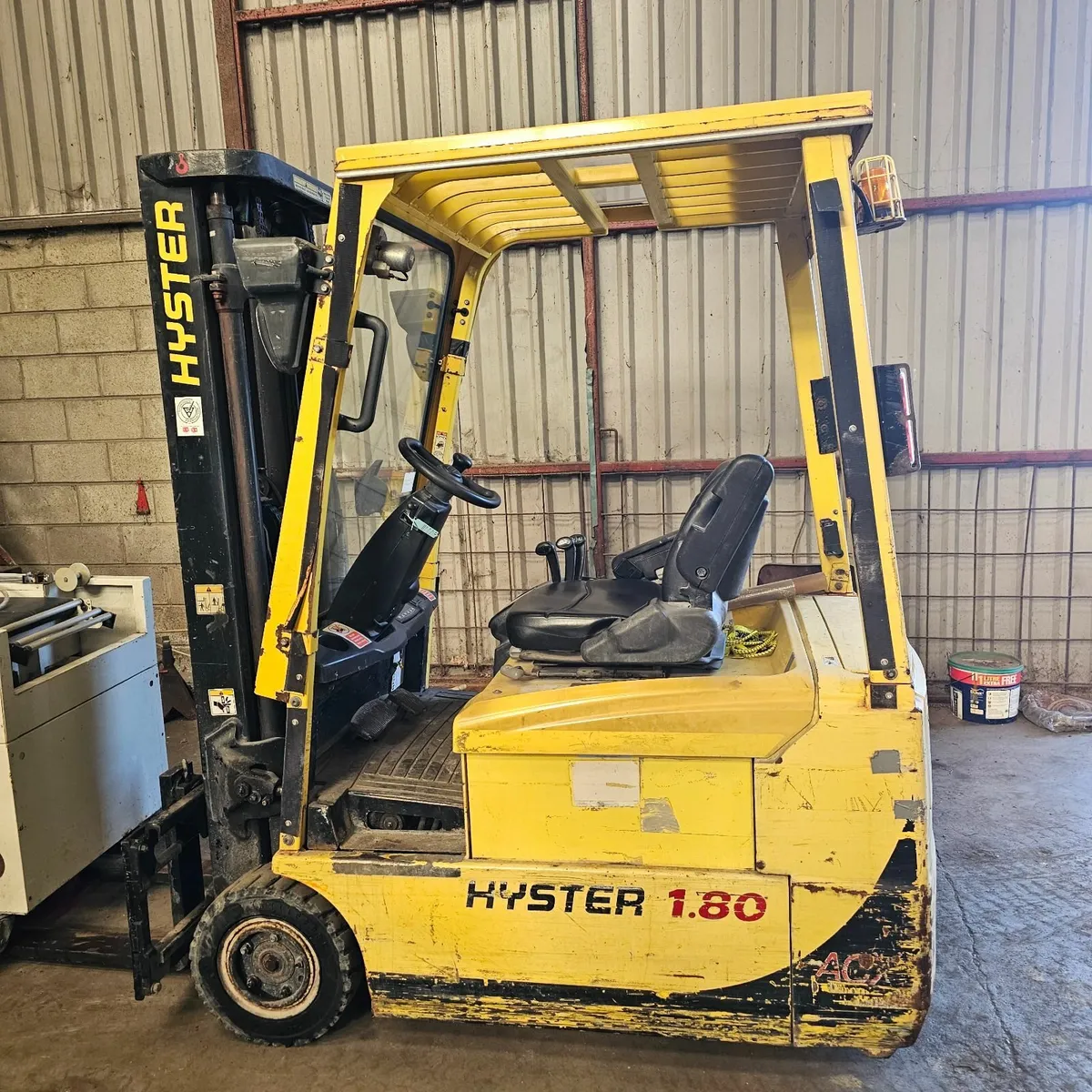 Electric forklift - Image 1