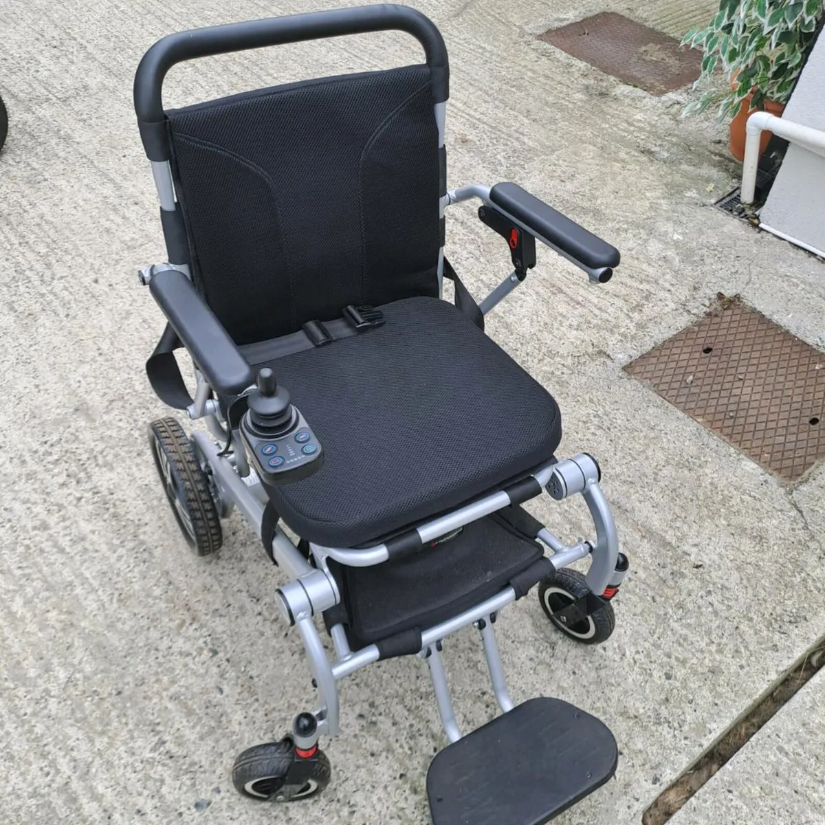 Electric wheelchair - Image 3