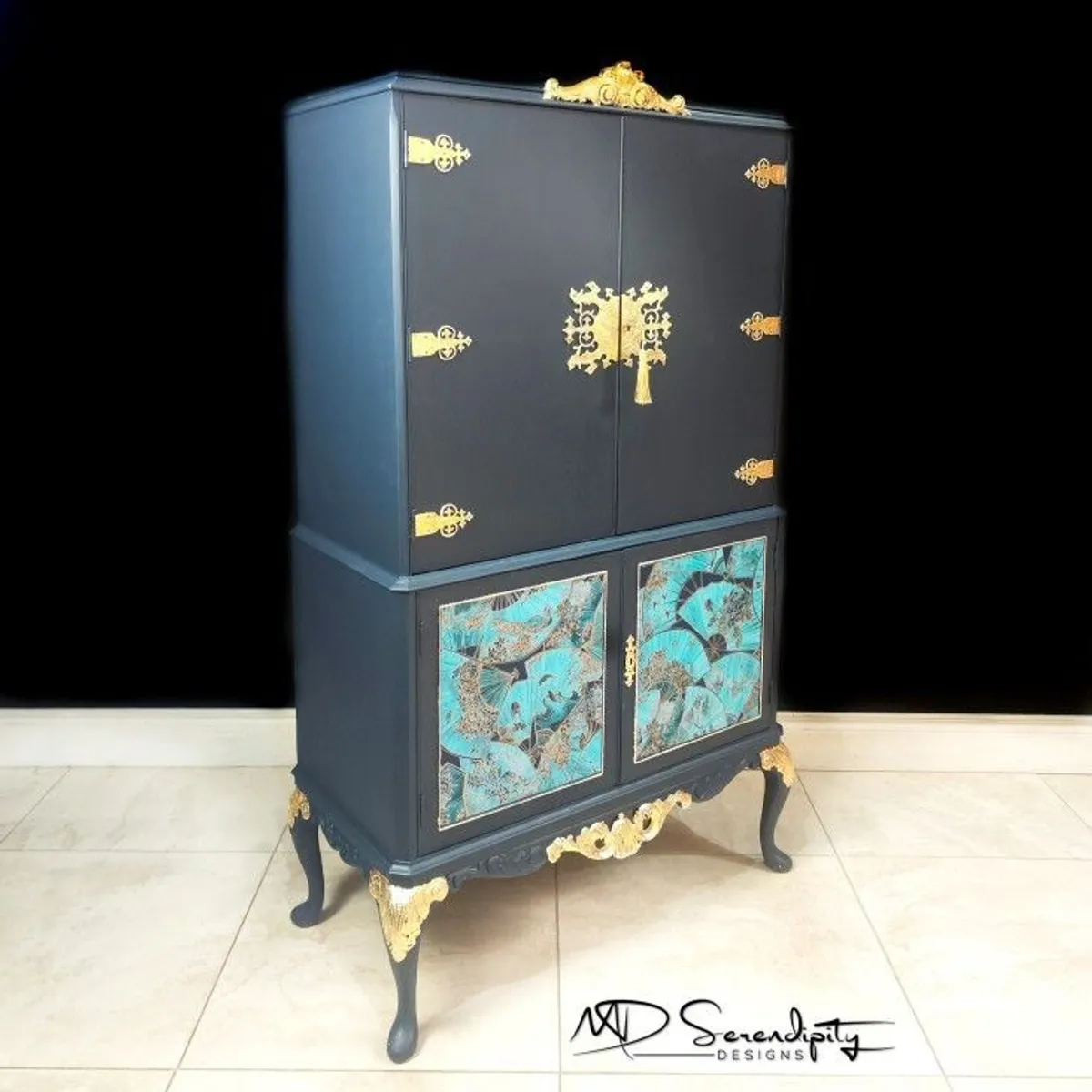 Antique Queen Anne Drinks/Cocktail Cabinet - Image 1