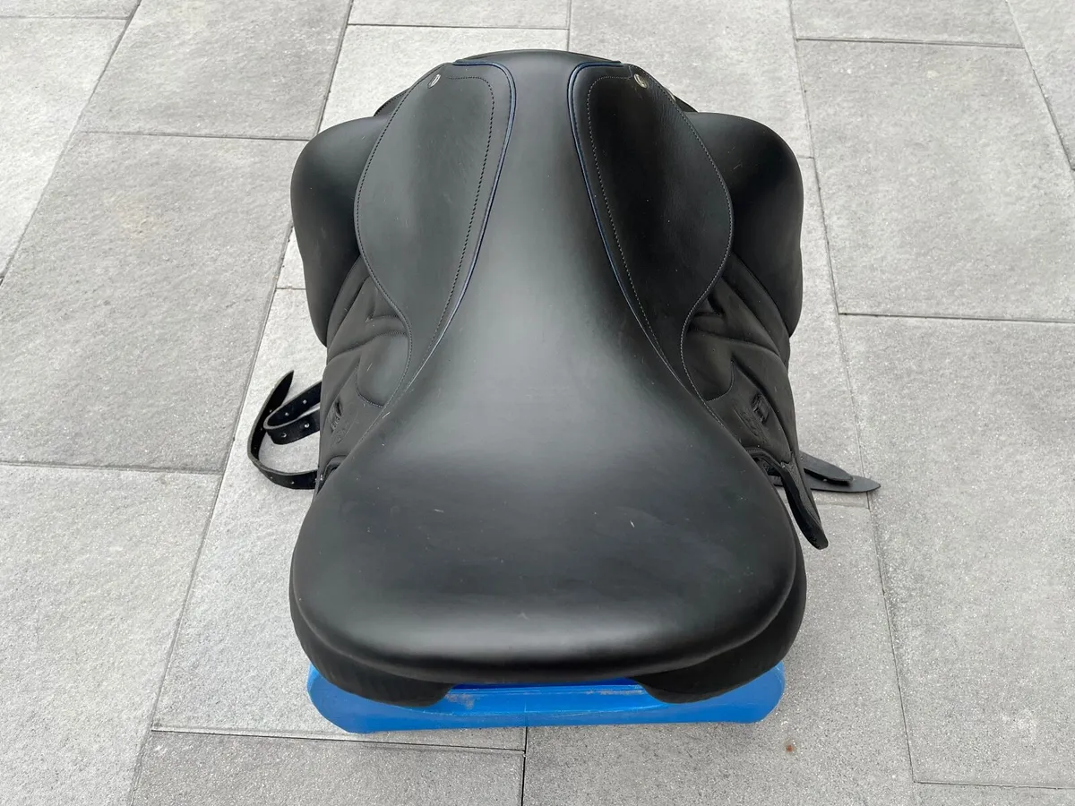 Devoucoux Makila S Dressage Saddle - As new - Image 3