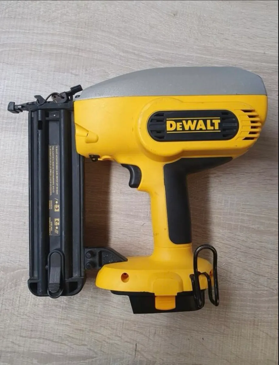 DeWalt DC608 18V Cordless Brad Nailer (18ga) - Image 1