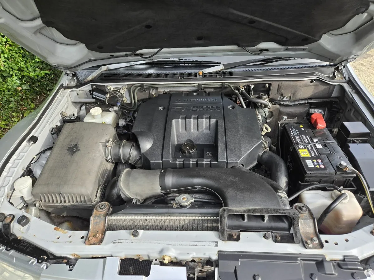 2003 Mitsubishi Pajero 3.2 Crew Cab Commercial - Image 2