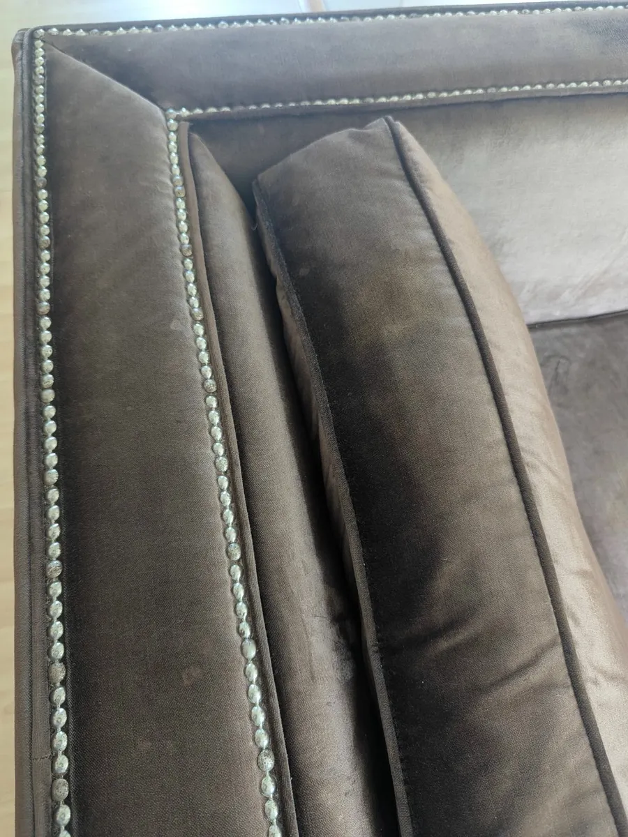3/4 seater Velvet Sofa - Image 4