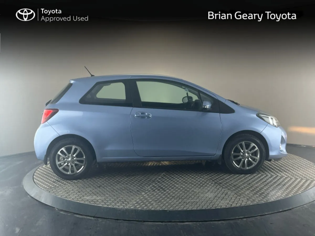 Toyota Yaris 3 Door 1.33 LUNA AUTO - Image 3