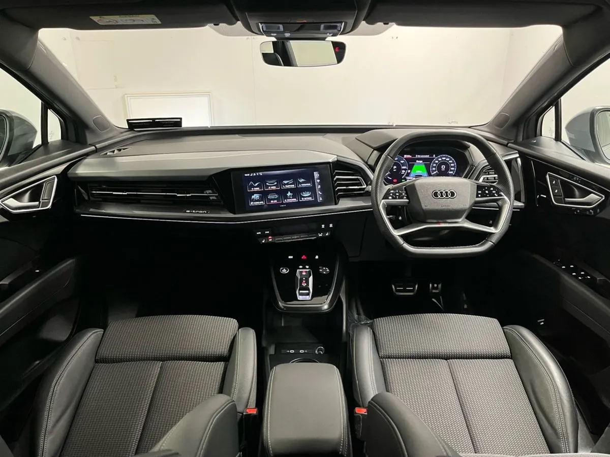 Audi E-Tron S-line 35 Quattro - Reversing Camera - Image 4
