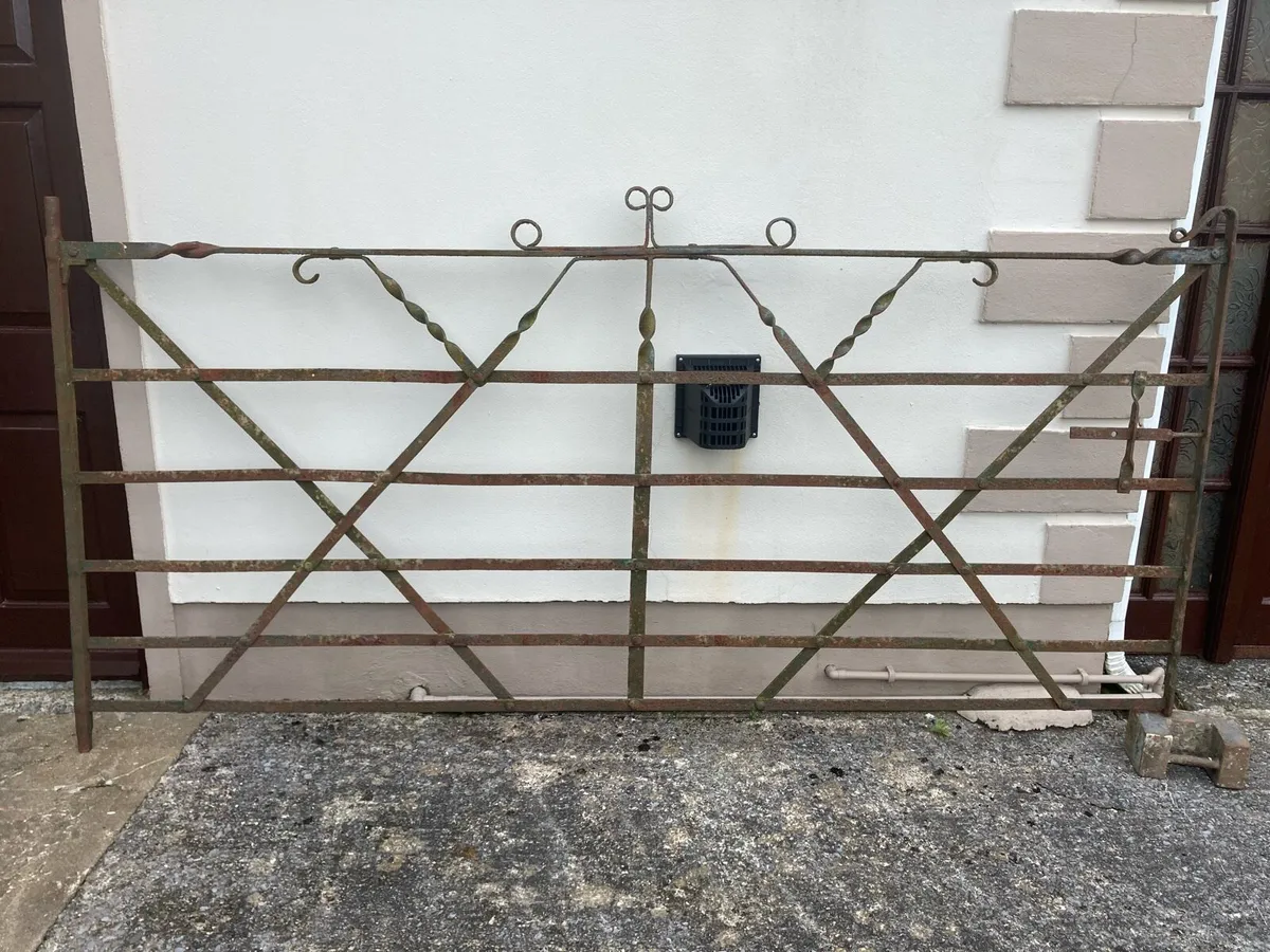 Old farm gates - Image 2