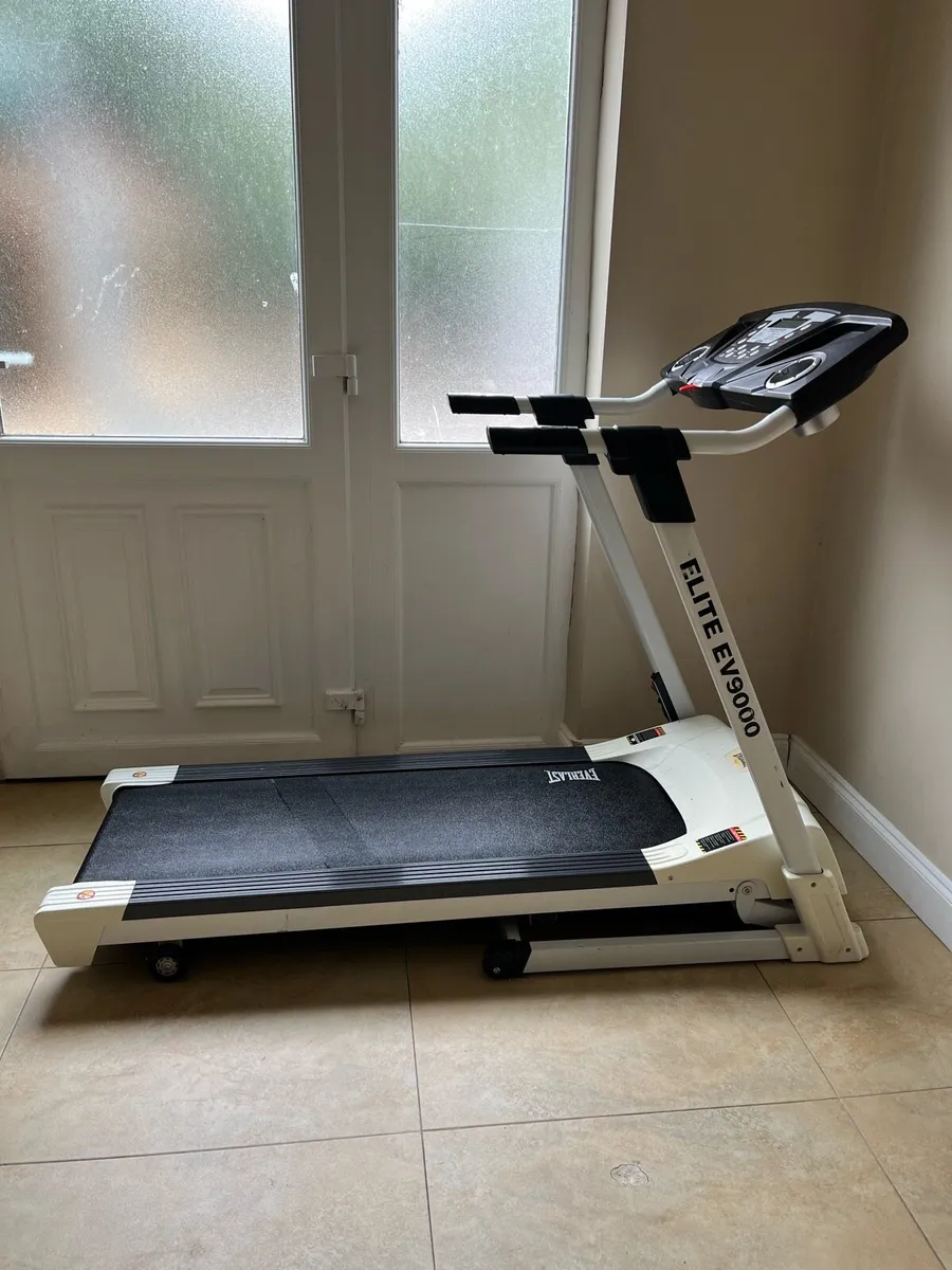 Treadmill 1-14km / 1/12% electric incline. - Image 3