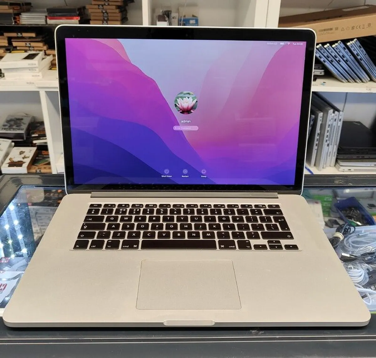 MacBook Pro Retina A1398 15" Mid 2015 Core i7 2.2GHz,16GB, 512GB SSD (Battery Cycle: 431) - Image 1