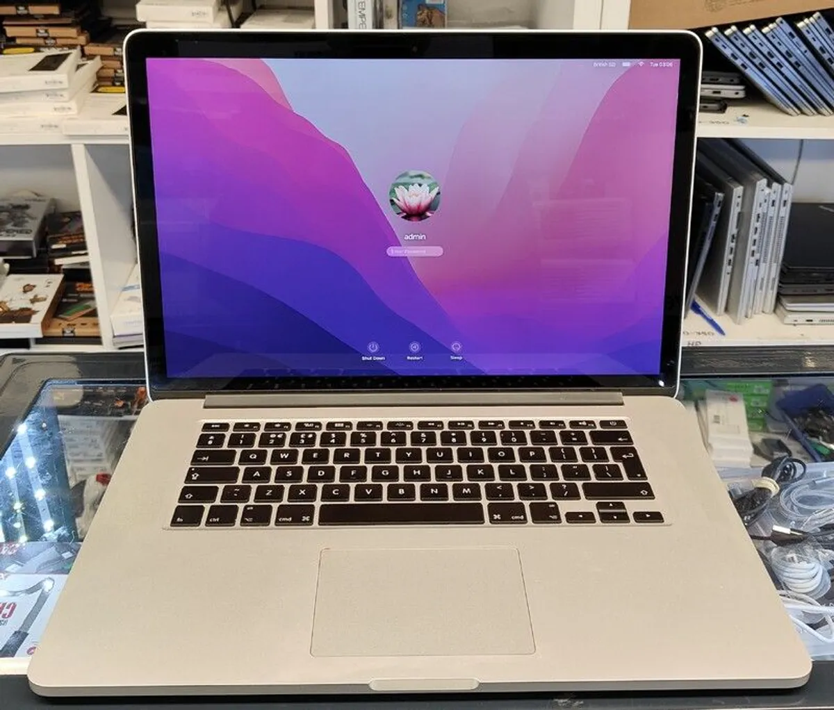 MacBook Pro Retina A1398 15" Mid 2015 Core i7 2.2GHz,16GB, 512GB SSD (Battery Cycle: 431) - Image 2
