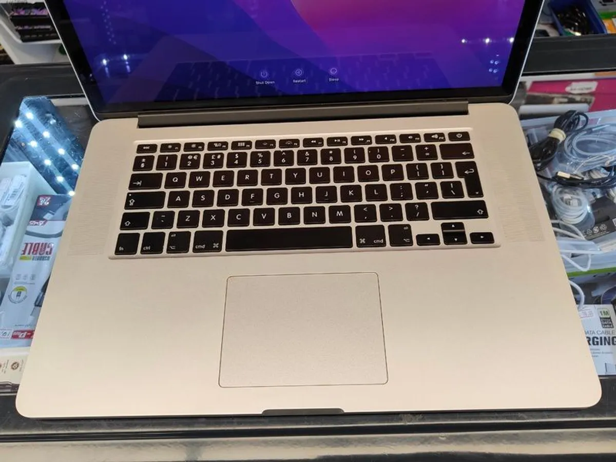 MacBook Pro Retina A1398 15" Mid 2015 Core i7 2.2GHz,16GB, 512GB SSD (Battery Cycle: 431) - Image 3