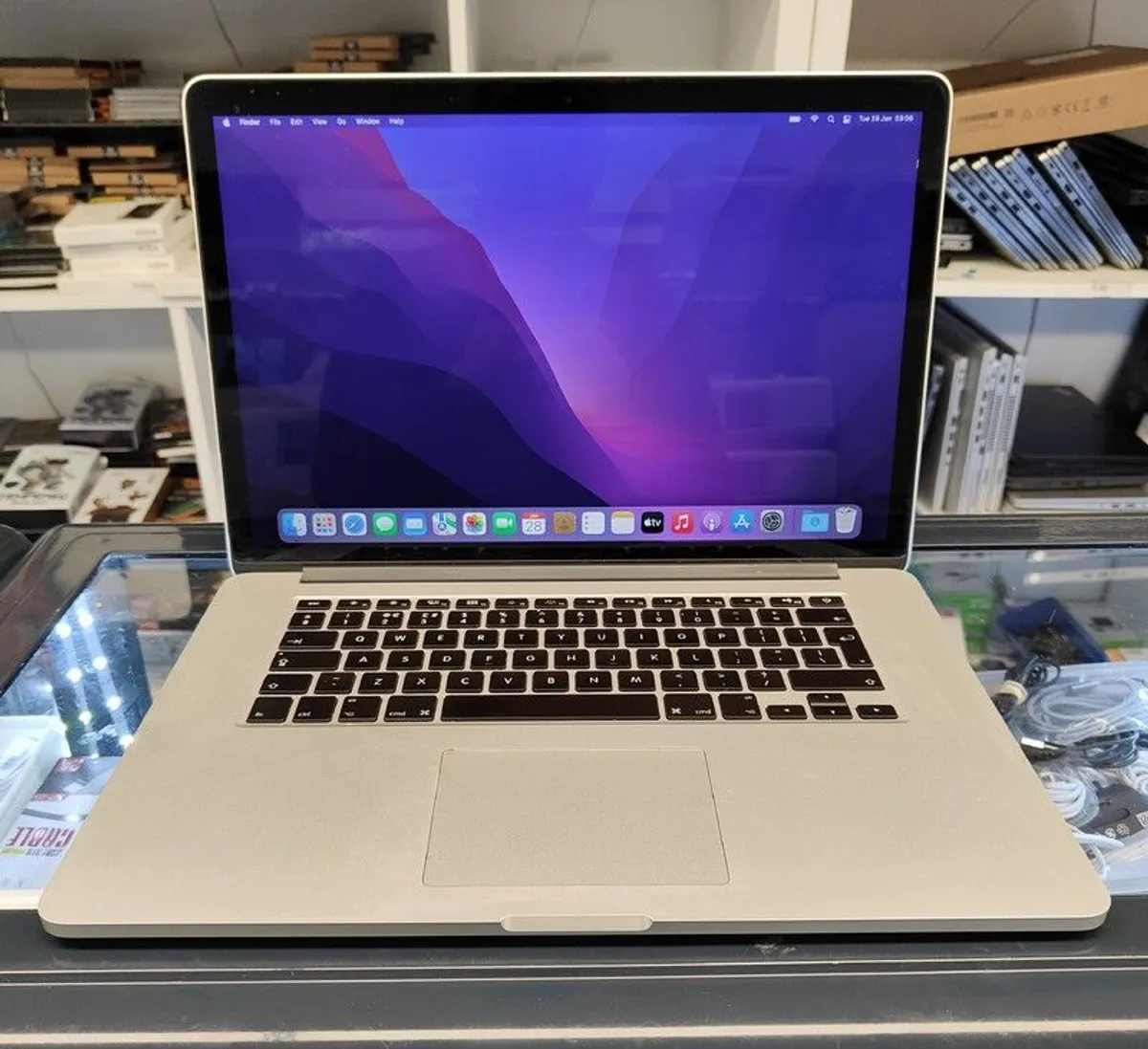 MacBook Pro Retina A1398 15" Mid 2015 Core i7 2.2GHz,16GB, 512GB SSD (Battery Cycle: 431) - Image 4